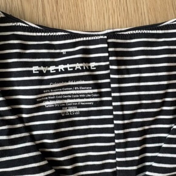 ** Everlane V-Neck Black And White Striped Bodysuit Medium - Picture 7 of 7